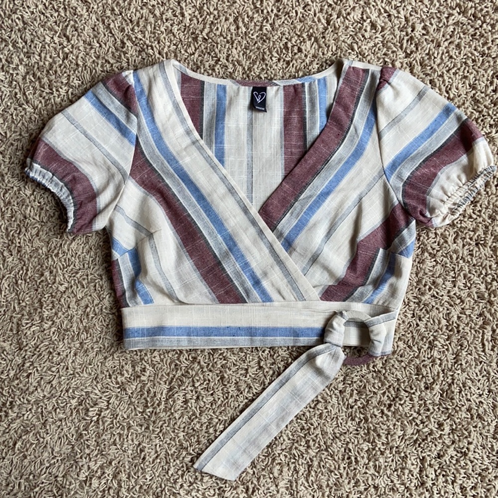 Puffy Shoulder Stripped Crop Top